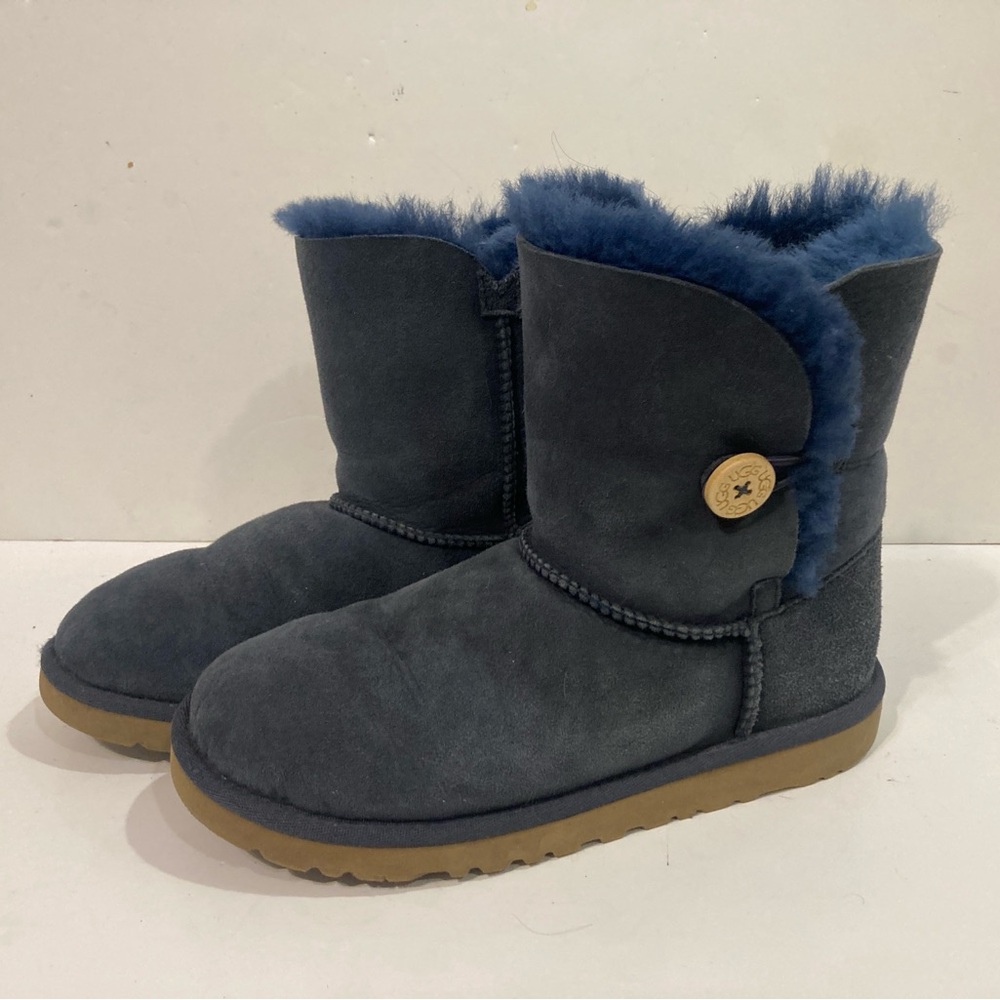 UGG Bailey Button 5991Y Women’s Big Kids Blue Suede Sheepskin Boots Sz 7
